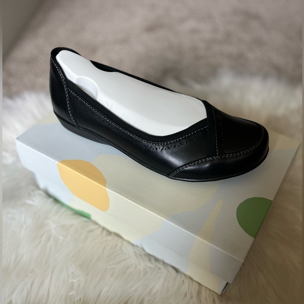 NIB earth origins black leather Betz wide comfort flats